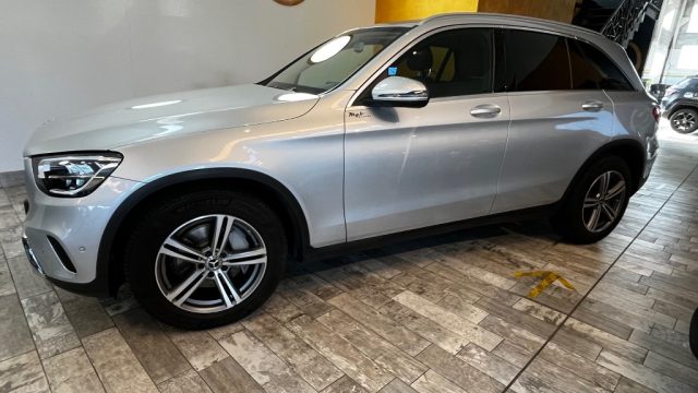 Mercedes-Benz GLC 220 d 4Matic Sport- PARI AL NUOVO - MOD YEAR 2020 - foto 3 di 4
