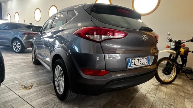 Hyundai TUCSON 1.7 CRDi Comfort- DOPPIO TRENO DI GOMME - foto 3 di 4