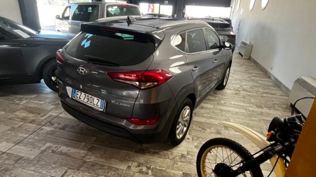 Hyundai TUCSON 1.7 CRDi Comfort- DOPPIO TRENO DI GOMME - foto 4 di 4