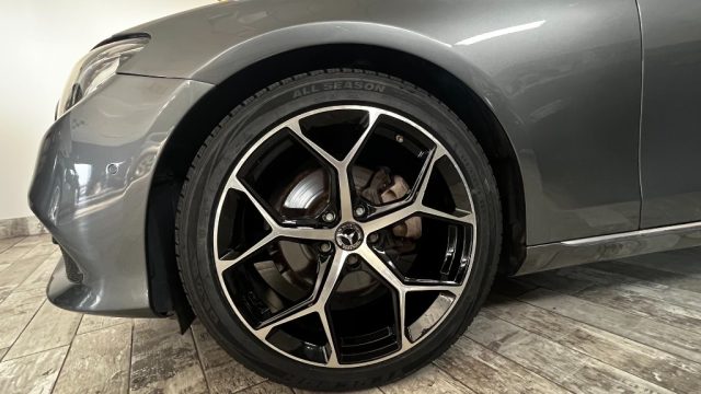 Mercedes-Benz E 220 d Auto Sport - foto 4 di 15