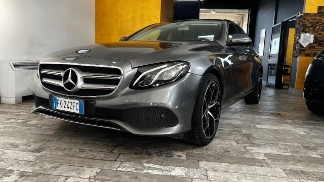 Mercedes-Benz E 220 d Auto Sport, del 2017, 39.000 km, in vendita a Borgo San Dalmazzo (CN)