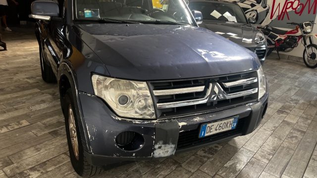 Mitsubishi Pajero 3.2 DI-D 16V aut. 3p. Instyle DPF - foto 2 di 4