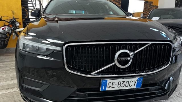 Volvo XC60 B4 (d) AWD Geartronic Momentum - foto 2 di 4