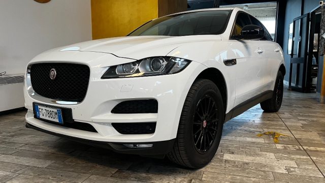 Jaguar F-Pace 2.0 D 180 CV AWD aut. Prestige, del 2016, 105.000 km, in vendita a Borgo San Dalmazzo (CN)