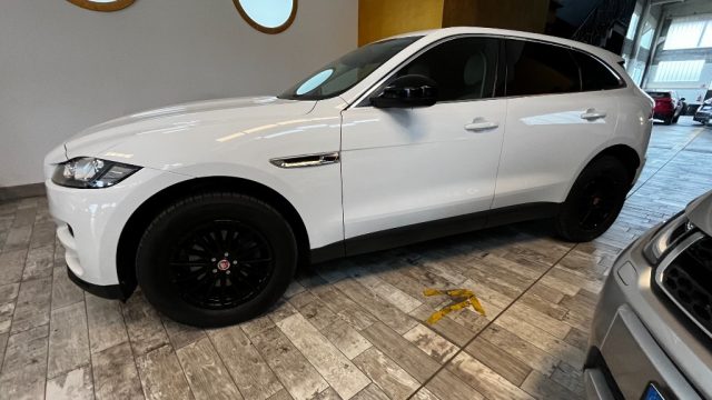 Jaguar F-Pace 2.0 D 180 CV AWD aut. Prestige - foto 3 di 4