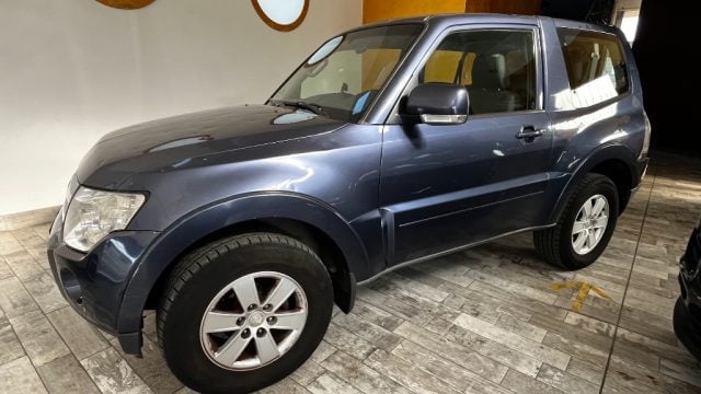 Mitsubishi Pajero 3.2 DI-D 16V aut. 3p. Instyle DPF - foto 3 di 4