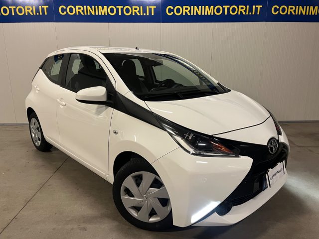Toyota Aygo 1.0 VVT-i 69 CV 5 porte x-play usato a FORNOVO SAN GIOVANNI