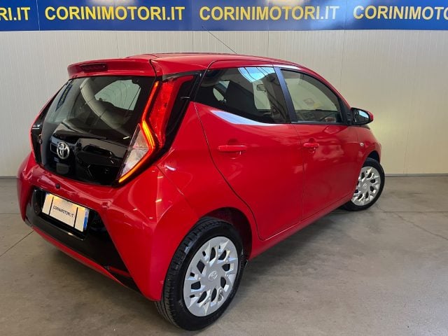 Toyota Aygo 1.0 VVT-i 72 CV 5 porte x-play - foto 2 di 4