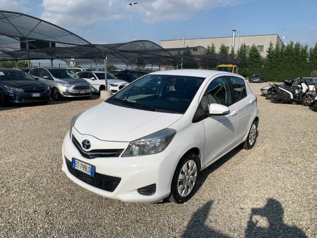 Toyota Yaris 1.0 5 porte Active, del 2013, 37.000 km, in vendita a Zinasco (PV)