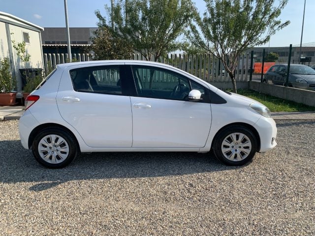 Toyota Yaris 1.0 5 porte Active - foto 4 di 4