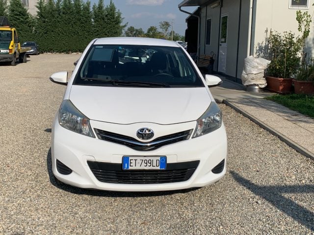 Toyota Yaris 1.0 5 porte Active - foto 3 di 4