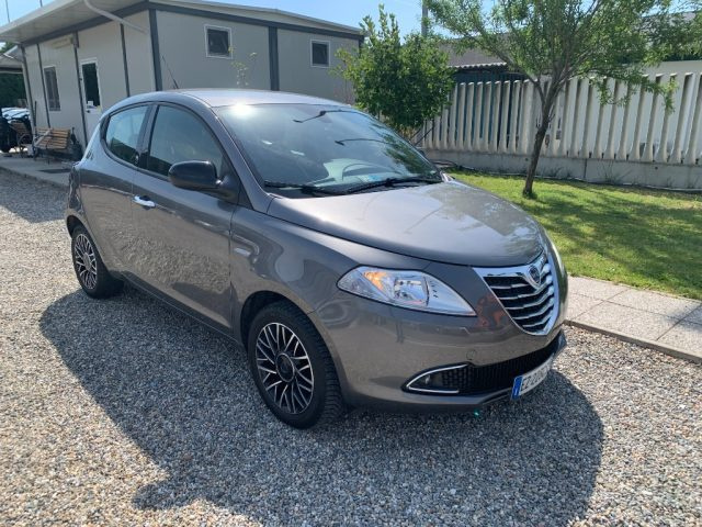 Lancia Ypsilon 1.2 69 CV 5 porte Platinum - foto 3 di 4