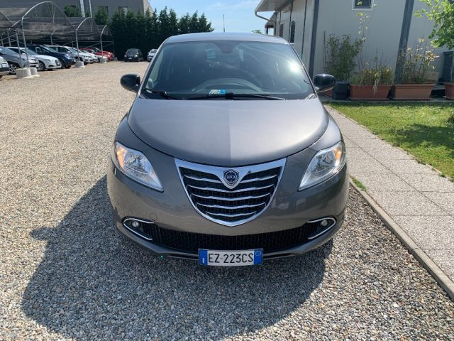 Lancia Ypsilon 1.2 69 CV 5 porte Platinum - foto 2 di 4