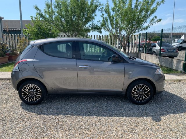 Lancia Ypsilon 1.2 69 CV 5 porte Platinum - foto 4 di 4