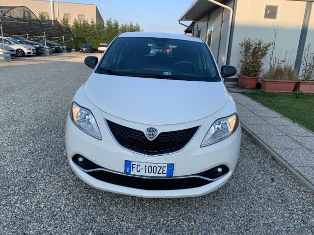 Lancia Ypsilon 1.2 69 CV 5 porte Platinum - foto 2 di 4