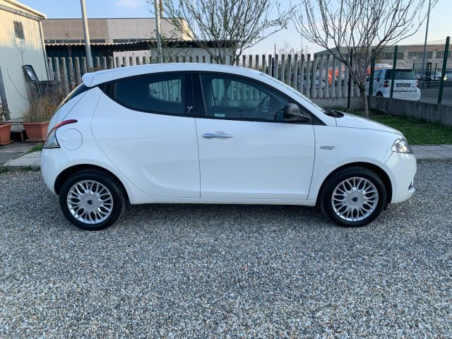 Lancia Ypsilon 1.2 69 CV 5 porte Platinum - foto 4 di 4