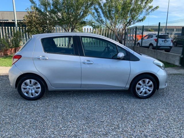 Toyota Yaris 1.0 5 porte Active - foto 4 di 17