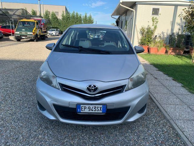 Toyota Yaris 1.0 5 porte Active - foto 2 di 17