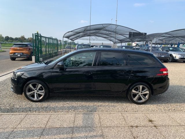 Peugeot 308 BlueHDi 130 S&S EAT8 SW Allure - foto 2 di 4