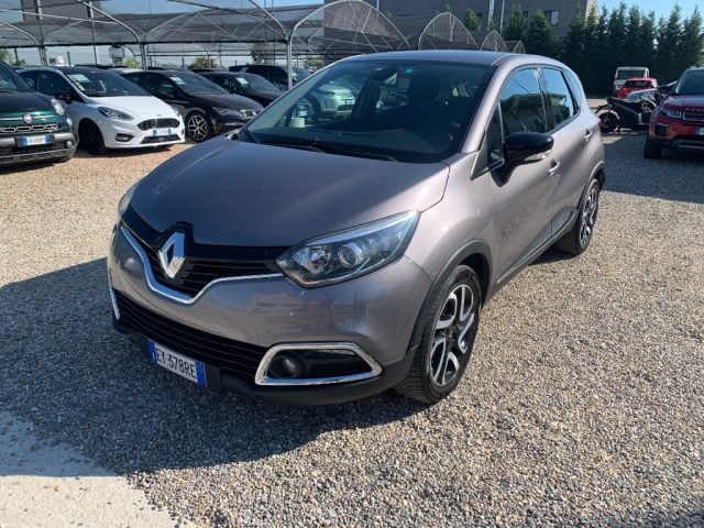 Renault Captur 0.9 TCe 12V 90 CV Start&Stop Energy R-Link, del 2015, 172.000 km, in vendita a Zinasco (PV)