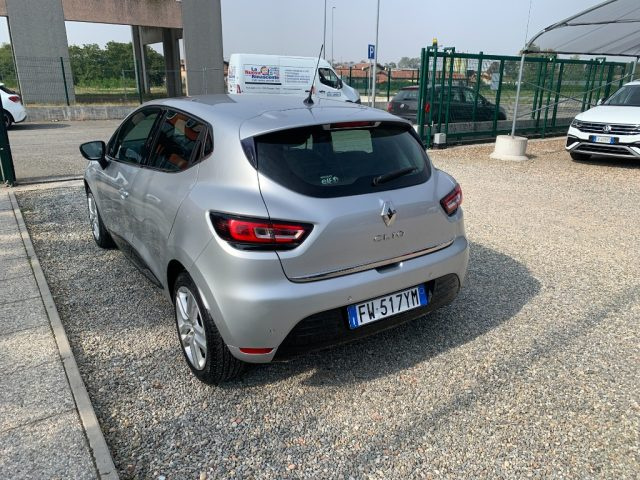 Renault Clio TCe 12V 90 CV 5 porte Moschino Zen - foto 4 di 4