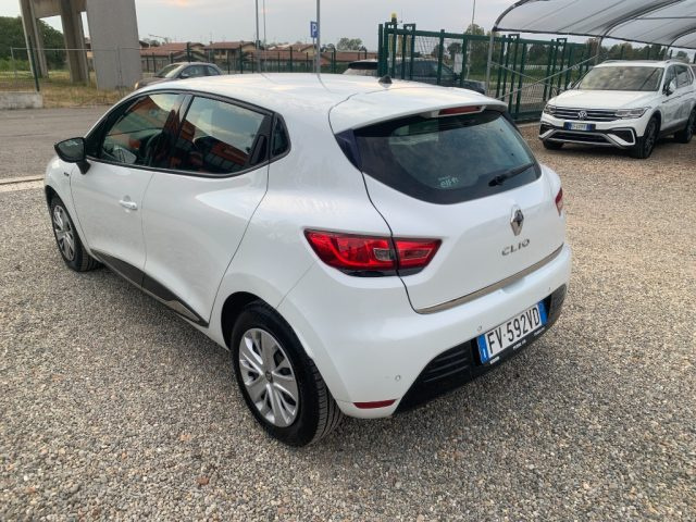 Renault Clio TCe 12V 75 CV 5 porte Moschino Intens - foto 3 di 4