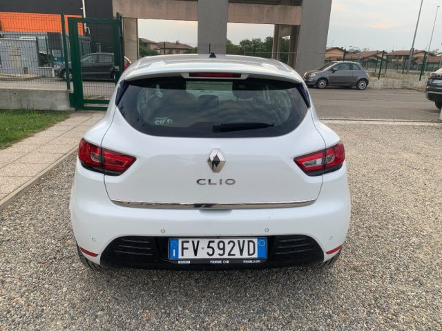 Renault Clio TCe 12V 75 CV 5 porte Moschino Intens - foto 4 di 4