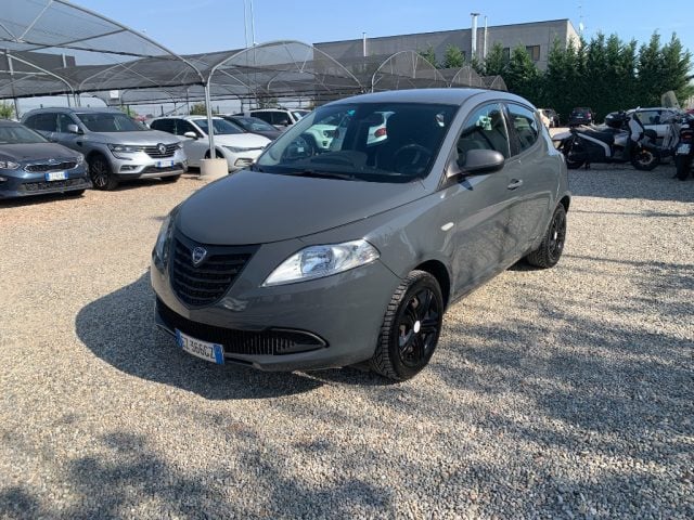 Lancia Ypsilon 1.2 69 CV 5 porte 30th Anniversary, del 2015, 163.000 km, in vendita a Zinasco (PV)