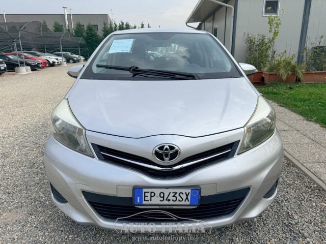 Toyota Yaris 1.0 5 porte Active - foto 2 di 4