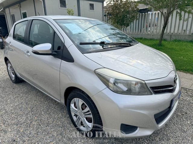 Toyota Yaris 1.0 5 porte Active - foto 3 di 4