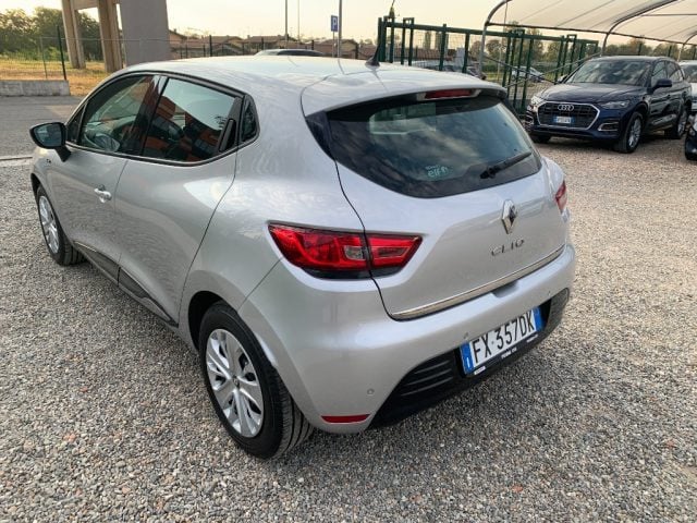 Renault Clio TCe 12V 90 CV GPL 5 porte Moschino Intens - foto 3 di 4