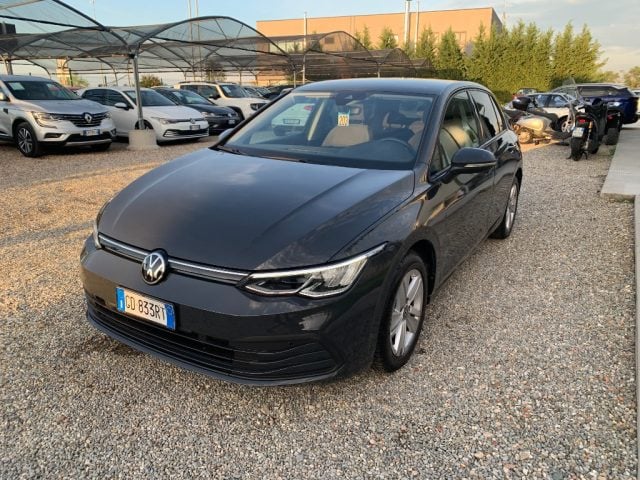 Volkswagen Golf 1.0 eTSI EVO DSG Life, del 2021, 48.000 km, in vendita a Zinasco (PV)