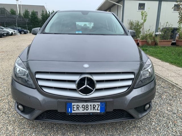 Mercedes-Benz B 180 CDI BlueEFFICIENCY Premium - foto 2 di 4