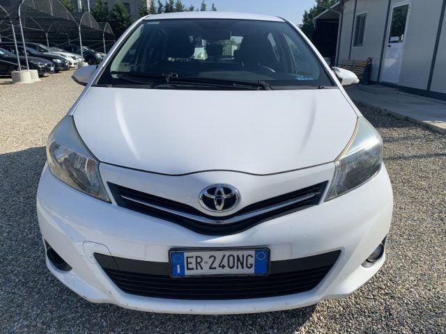Toyota Yaris 1.0 5 porte Lounge - foto 2 di 4