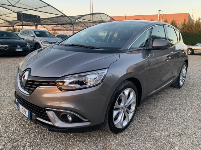 Renault Scenic Scénic dCi 8V 110 CV Energy Zen, del 2017, 136.000 km, in vendita a Zinasco (PV)
