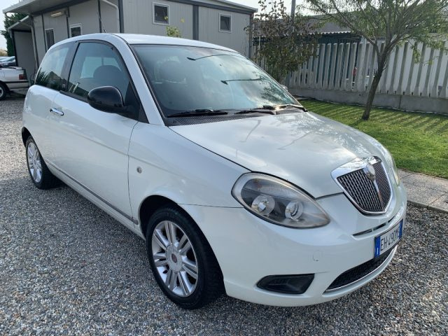 Lancia Ypsilon 1.2 69 CV Platinum - foto 3 di 4