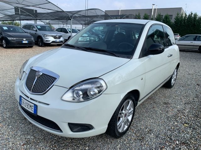 Lancia Ypsilon 1.2 69 CV Platinum, del 2011, 196.000 km, in vendita a Zinasco (PV)