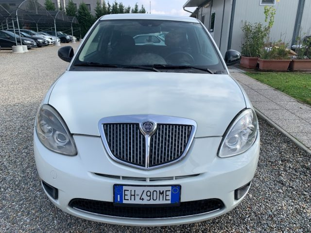 Lancia Ypsilon 1.2 69 CV Platinum - foto 2 di 4