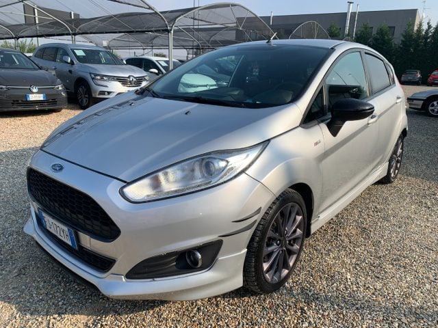 Ford Fiesta 1.5 TDCi 75CV 5 porte ST-Line, del 2017, 65.000 km, in vendita a Zinasco (PV)