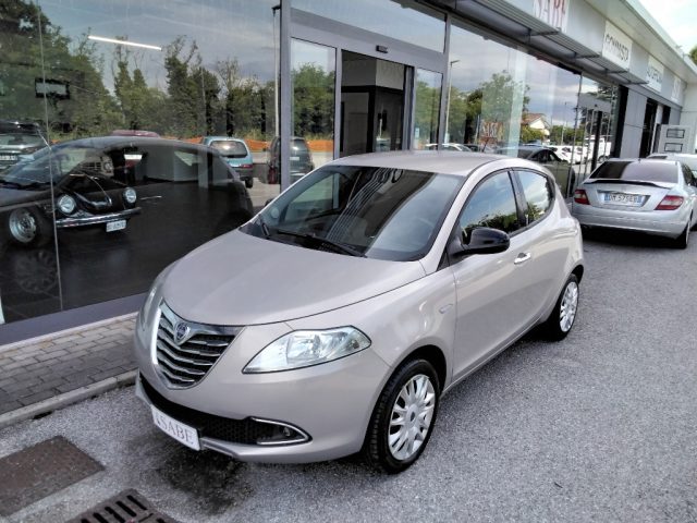 Lancia Ypsilon 1.2 69 CV 5 porte Platinum - foto 2 di 4