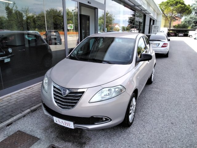 Lancia Ypsilon 1.2 69 CV 5 porte Platinum - foto 3 di 4