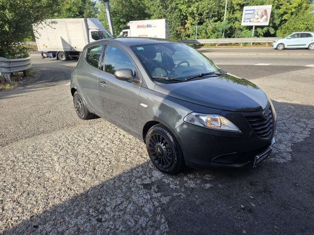 Lancia Ypsilon 1.2 8v platinum - foto 2 di 4