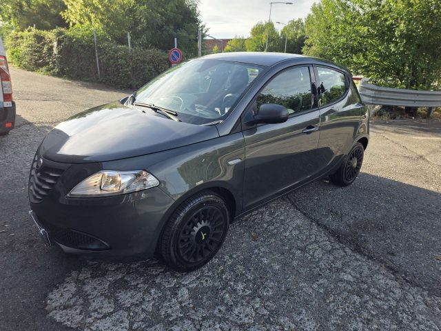 Lancia Ypsilon 1.2 8v platinum - foto 3 di 4