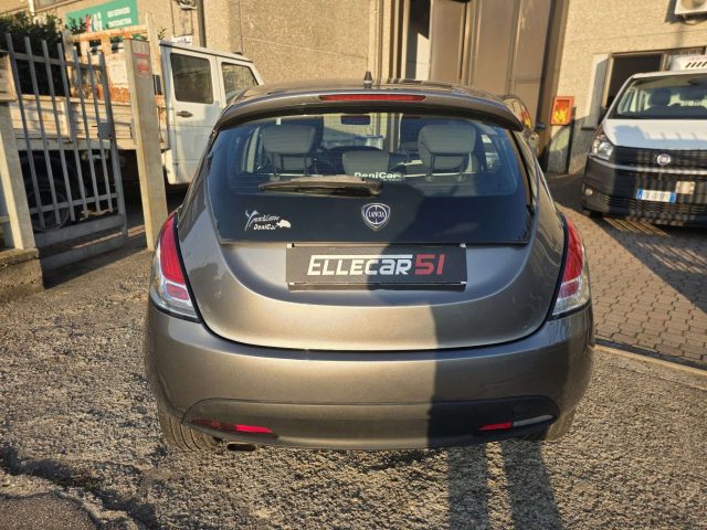 Lancia Ypsilon 1.2 8v Silver ecochic Gpl 69cv - foto 4 di 4