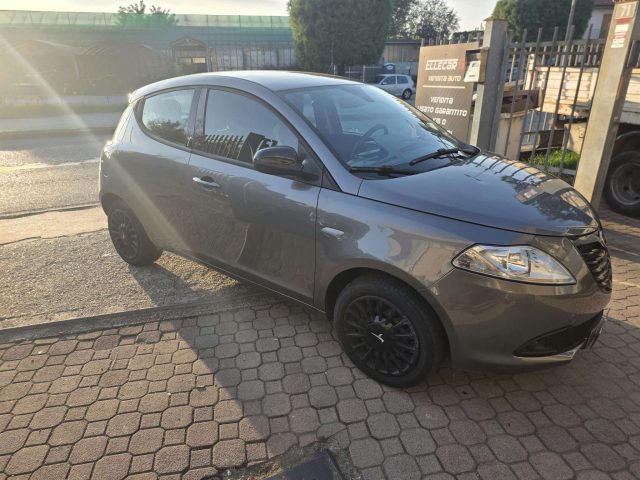 Lancia Ypsilon 1.2 8v Silver ecochic Gpl 69cv - foto 2 di 4