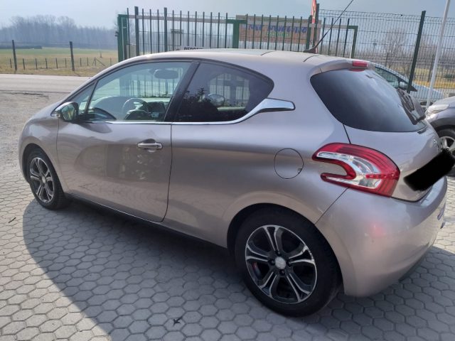 Peugeot 208 1.4 HDi 68CV 3p. usato a MANTELLO