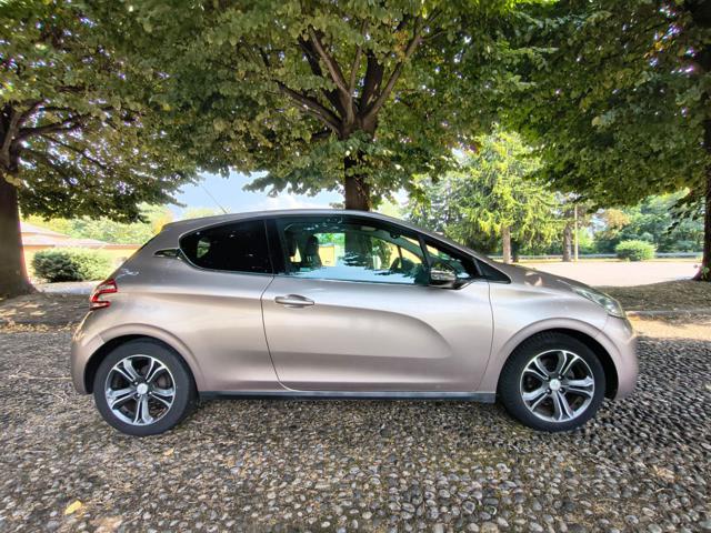 Peugeot 208 1.4 HDi 68 CV 3 PORTE - foto 3 di 4