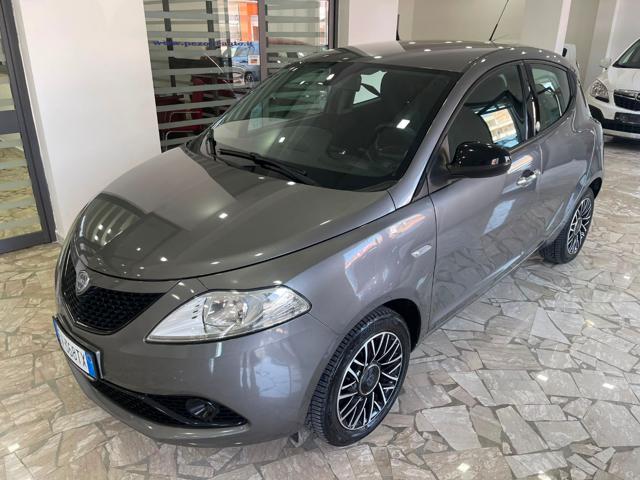 Lancia Ypsilon 1.2 69 CV 5 porte GPL Ecochic Gold - foto 2 di 4