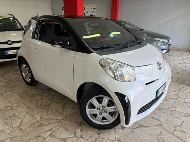 Toyota iQ 1.0 Sol, del 2011, 240.000 km, in vendita a Aversa (CE)