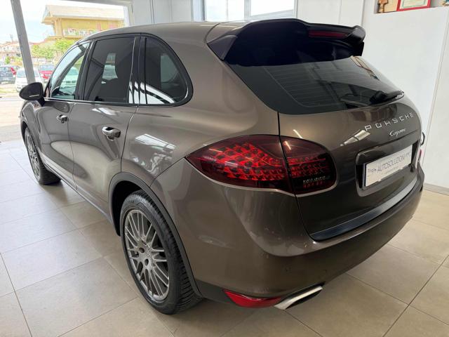 Porsche Cayenne 3.0 Diesel - foto 2 di 4